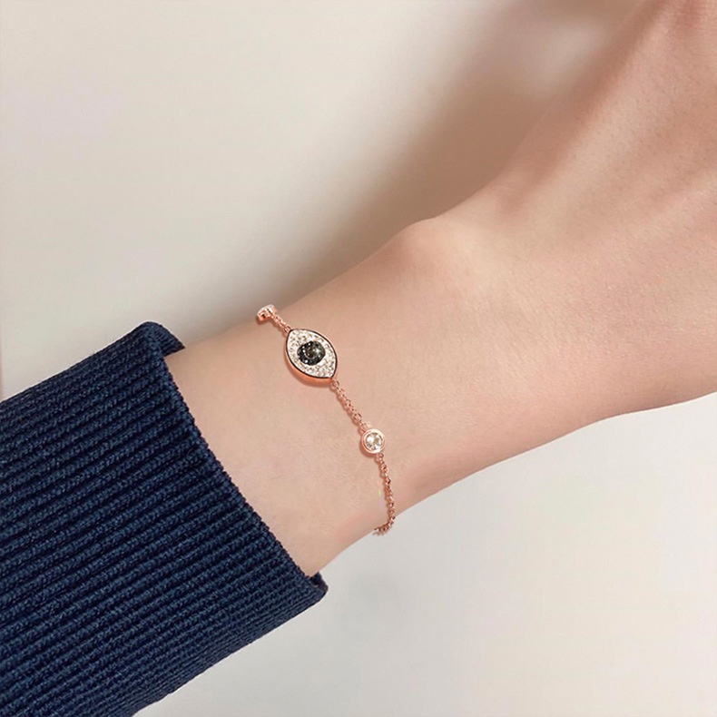 Gelang Tangan Rantai Baja Titanium Rose Gold 18K Aksen Mata Setan Untuk Wanita