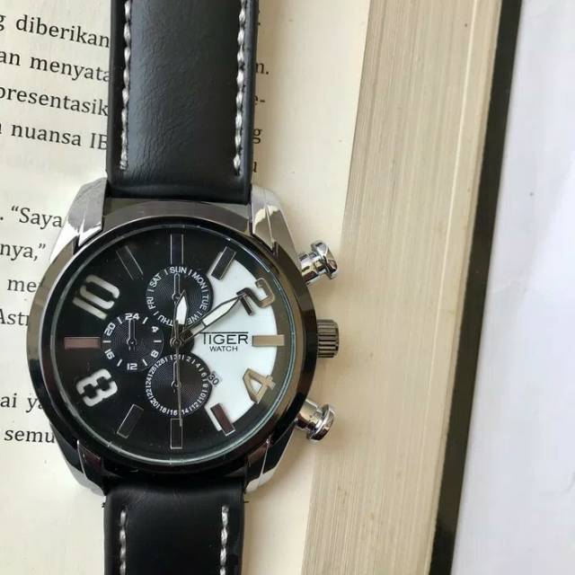 Jam tangan pria sekelas DW& expedition ORI/LEATHER Dan mesini singapur
