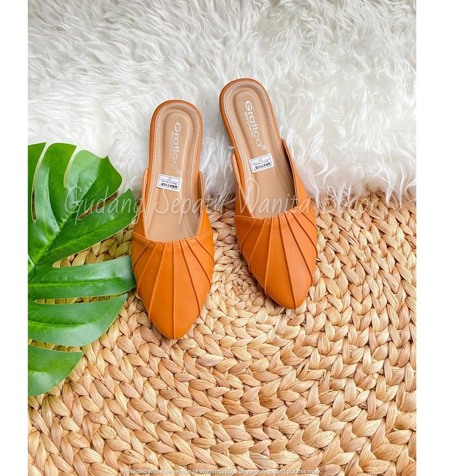 [ISL. 65596] Gratica Sepatu Wanita Sandal Flat Lancip Garis KH 048