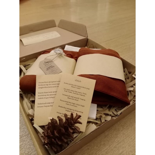 

Kotak Istimewa - kemasan box hampers