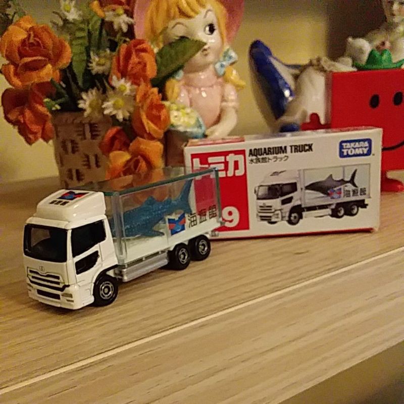 Tomica 69 Aquarium truck