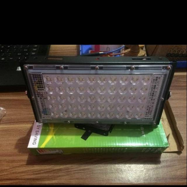 Lampu sorot 50 watt