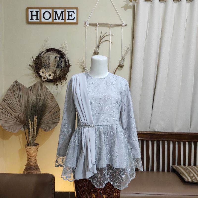KEBAYA SELENDANG LAMARAN, WISUDA, DOMAS, BRIDESMAID (ATASAN SAJA)-Soft Silver motif 1