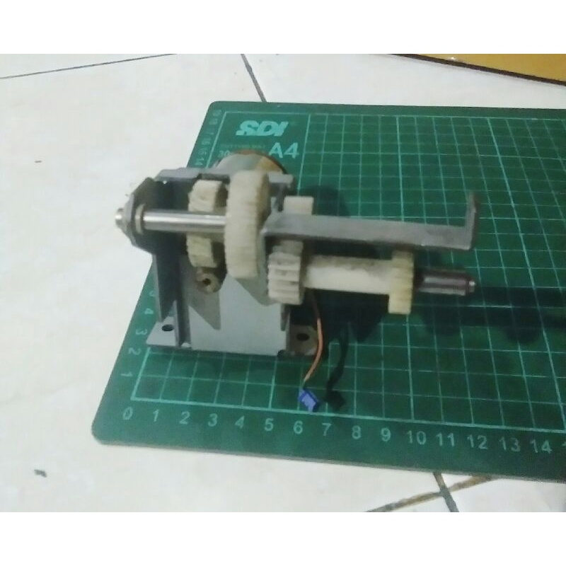 Dc gearhead / gearbox motor Input 20VdcOutput 137rpm