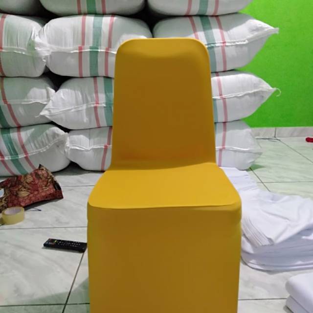 Sarung kursi futura ketat