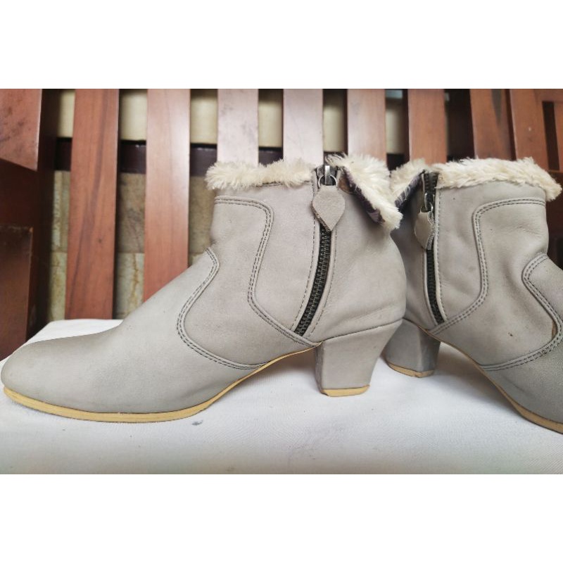 preloved sepatu boot heel kulit Asli brand "LILAC"