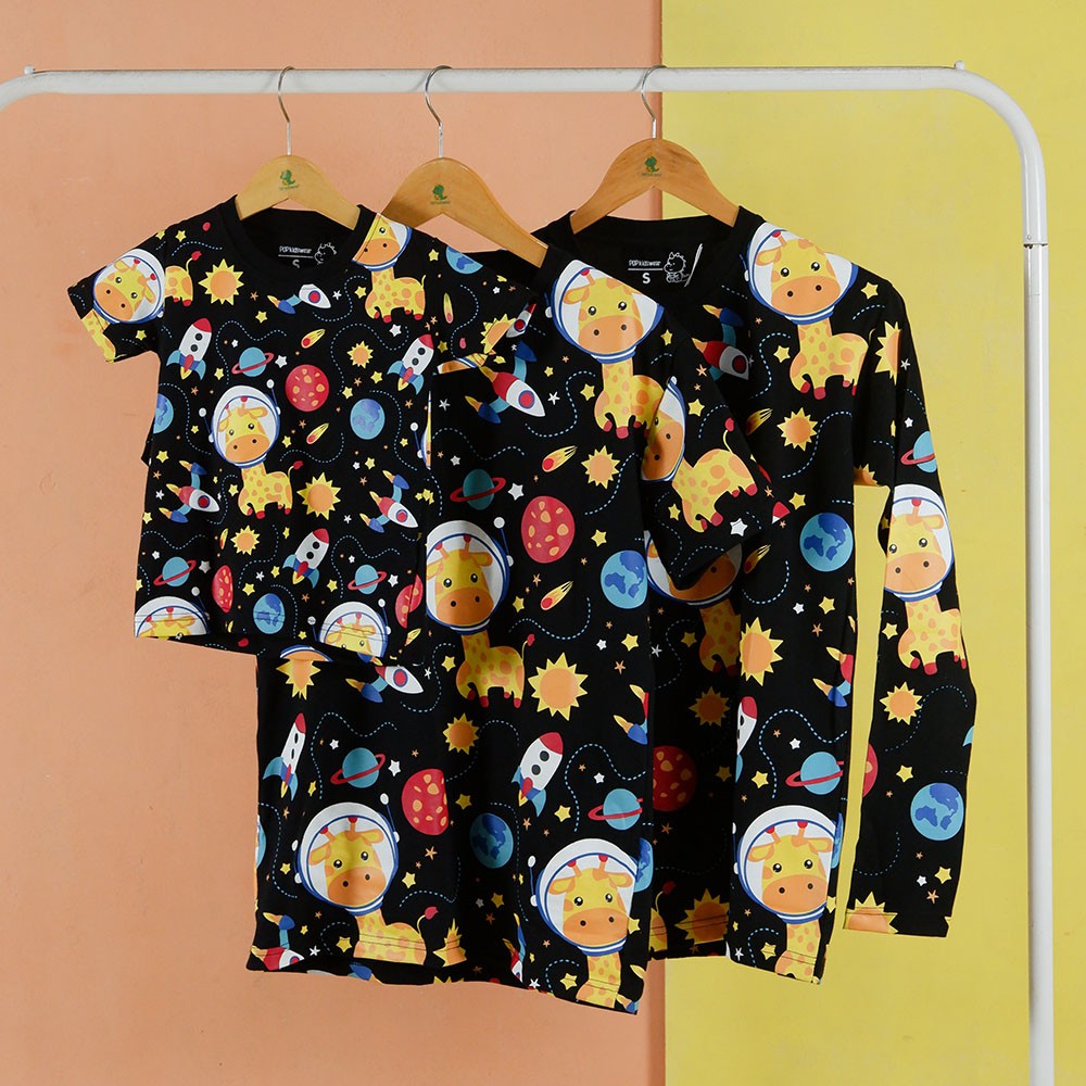 

Pop Kidswear Giraffestronout couple tee - Kaos Anak Dewasa Gambar Jerapah Dan Astroout