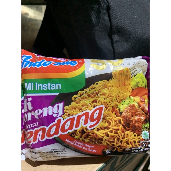 

indomie goreng rasa rendang