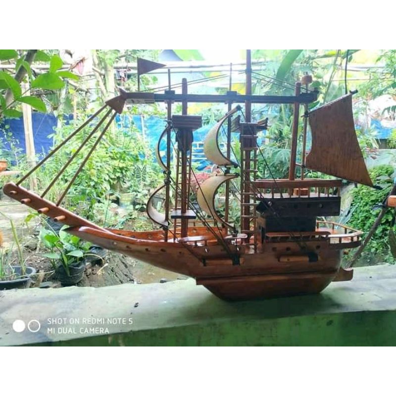 miniatur kapal dari kayu
