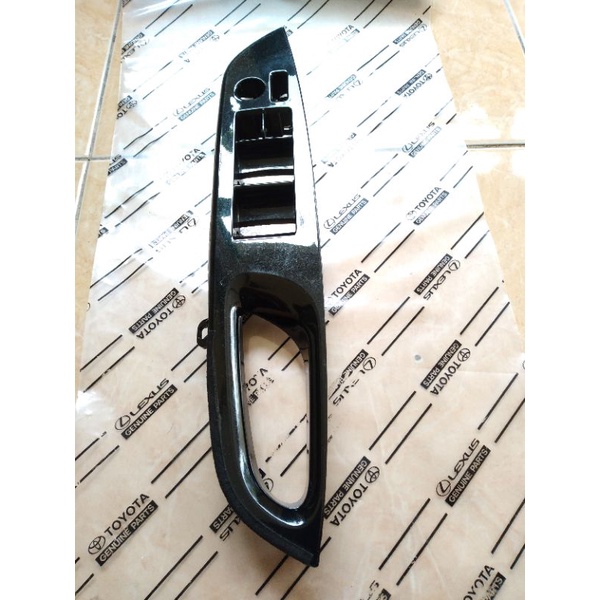 PANEL PINTU POWER WINDOW INDUK KANAN YARIS ORI