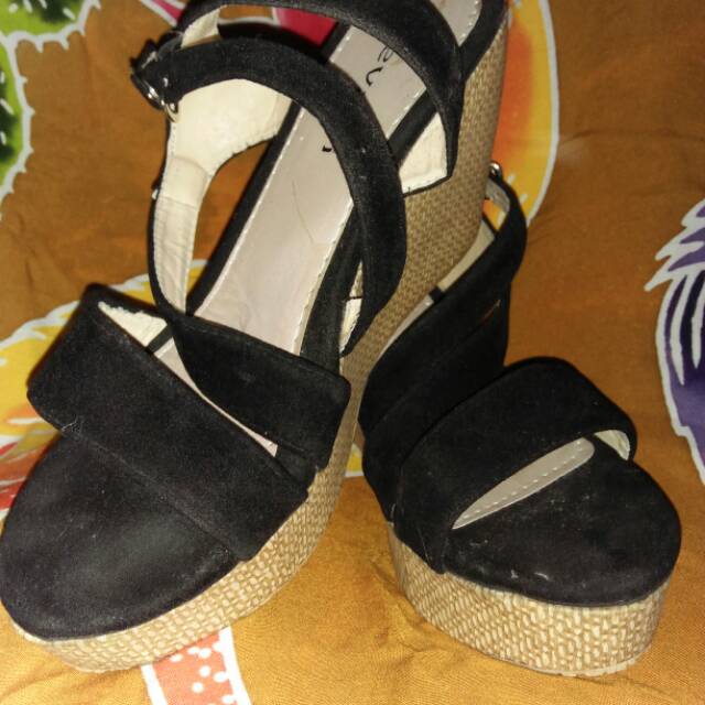 Preloved Wedges