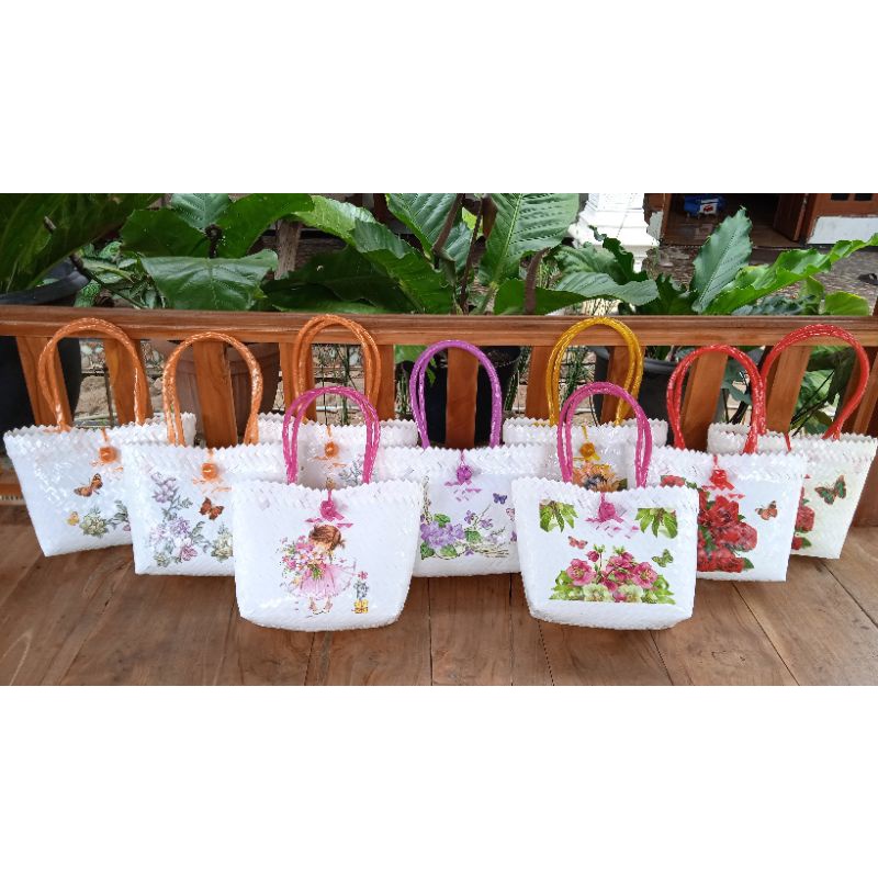 Tas anyam | tas anyam plastik | tas anyam deco | tas anyam decoupage | tas mukena