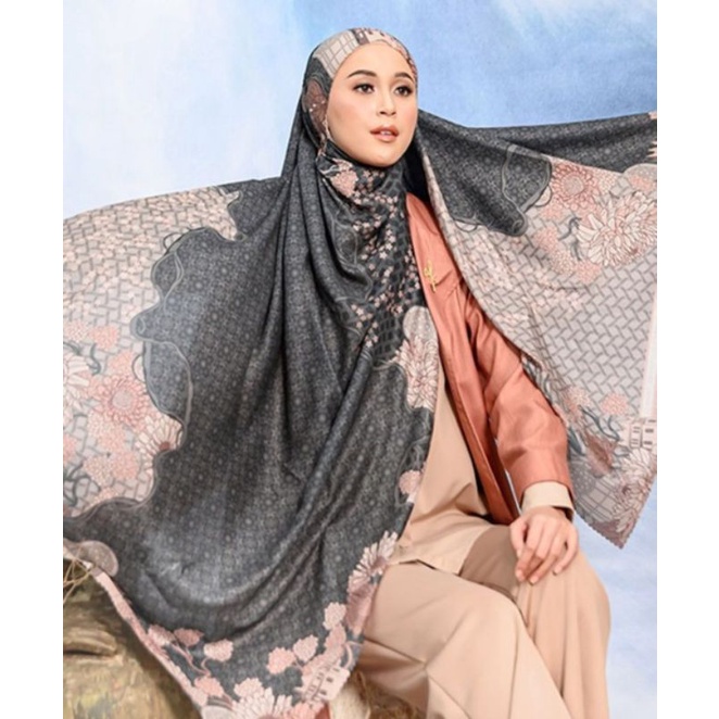 BUTON SCARF IN NOIR BY WEARING KLAMBY