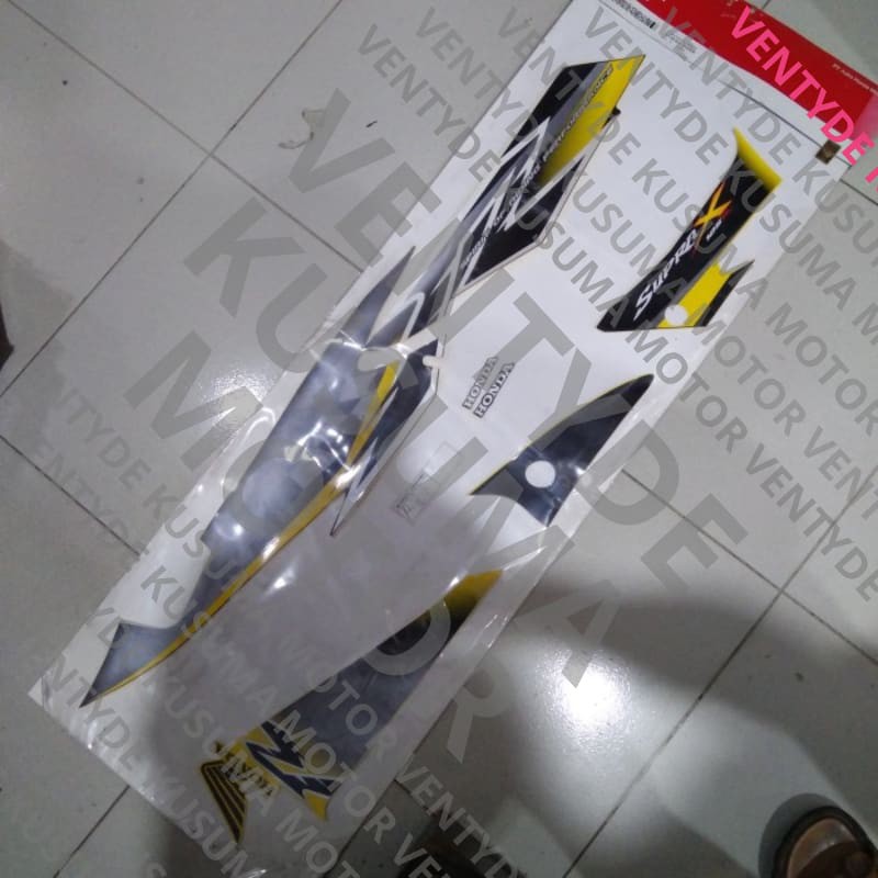 (100% Quality ) stripe body supra x 125 kanan 871X0-KVL-N40ZER Keren