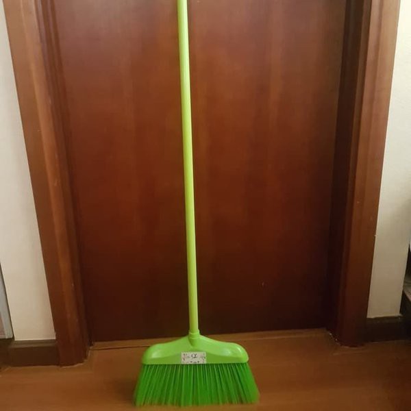 Sapu Lantai (Floor Broom) Sapu Nylon Merk Q2 823