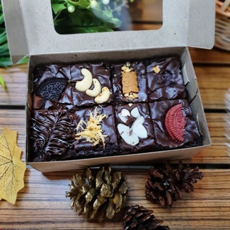 

Fudgy Brownies Medium / Brownies Lotus Biscoff/ Brownies Malang Premium/ Hampers Brownies