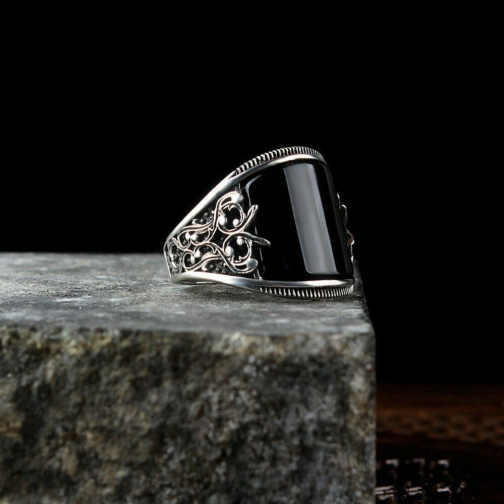 Cincin Model Melengkung Bahan Stainless Steel Warna Hitam Gaya Vintage Punk