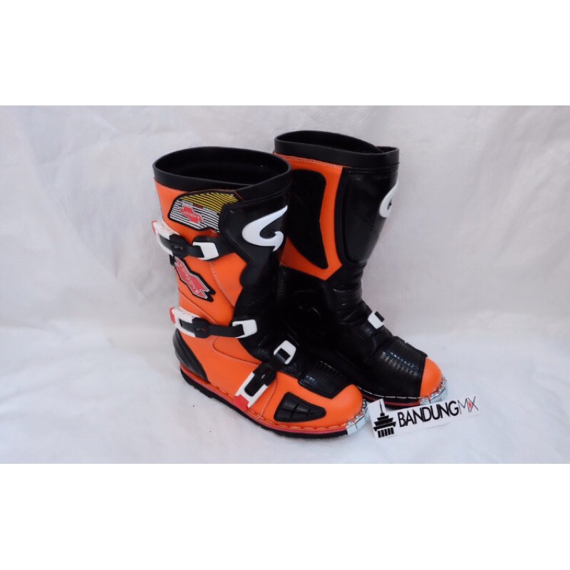 SEPATU BOOTS TRAIL CROSS ADVENTURE GORDON GRMX
