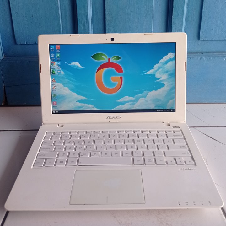 Asus X200CA Warna Putih 12 Inch Notebook Second Bekas Murah Slim Tipis SSD 128GB