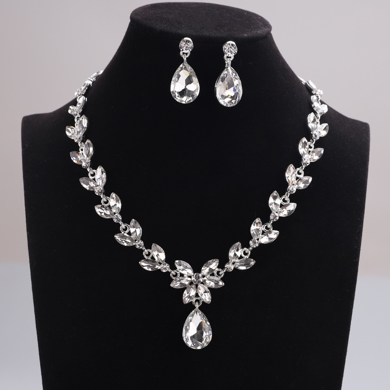 Set Kalung Anting Berlian Imitasi Untuk Pernikahan