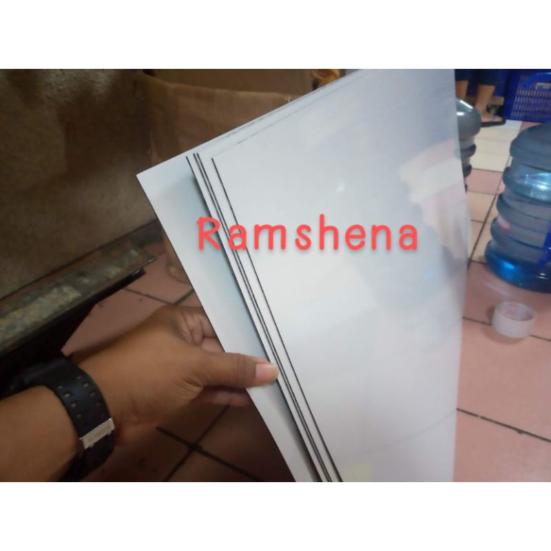 

Bahan name tag/nama dada/grafir/laser/router/60x120 cm tebal 1.5mm Putih