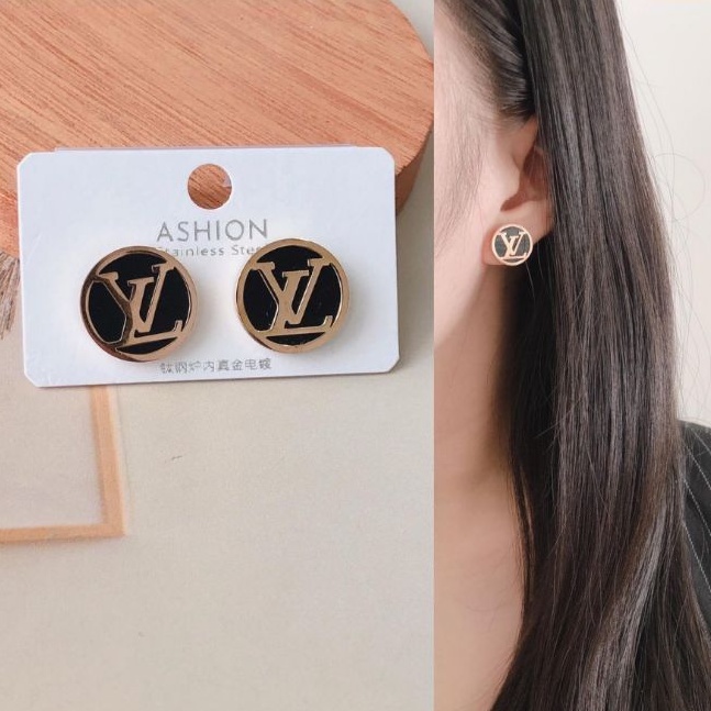 Anting Tusuk LV Hitam Perhiasan Titanium Anti Karat Aksesoris Korea Lapis Emas Fashion Wanita