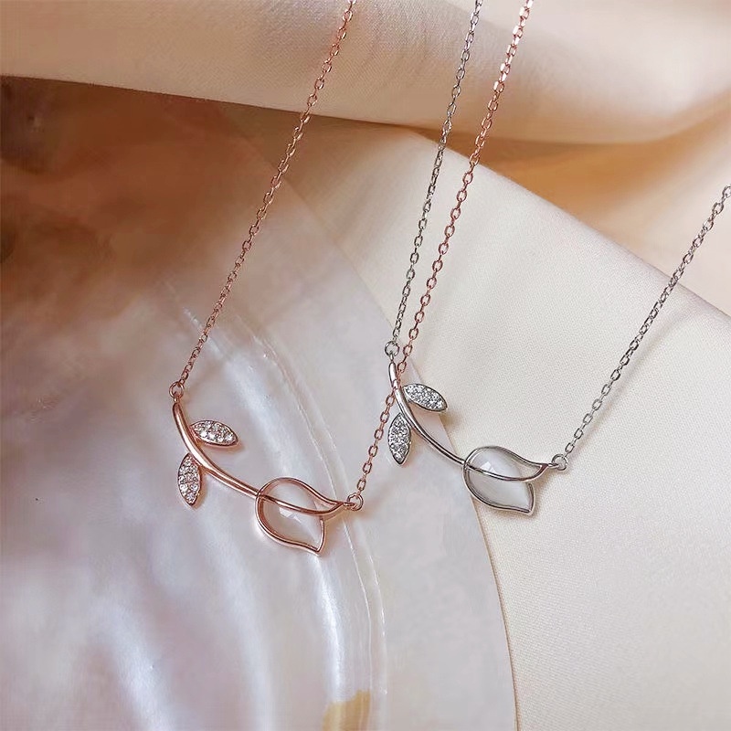 Kalung Opal Bentuk Tulip