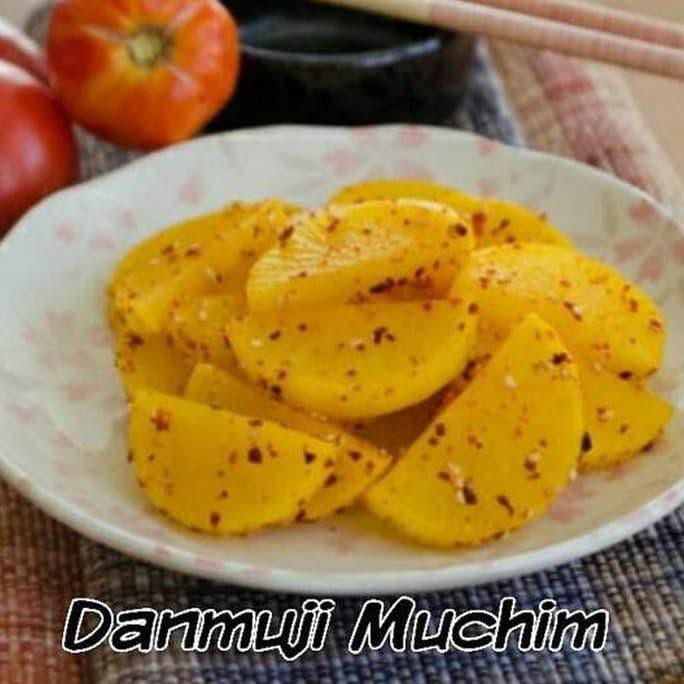 

ASLI! Danmuji Muchim / acar lobak kuning bumbu pedas 1kg Halal import korea