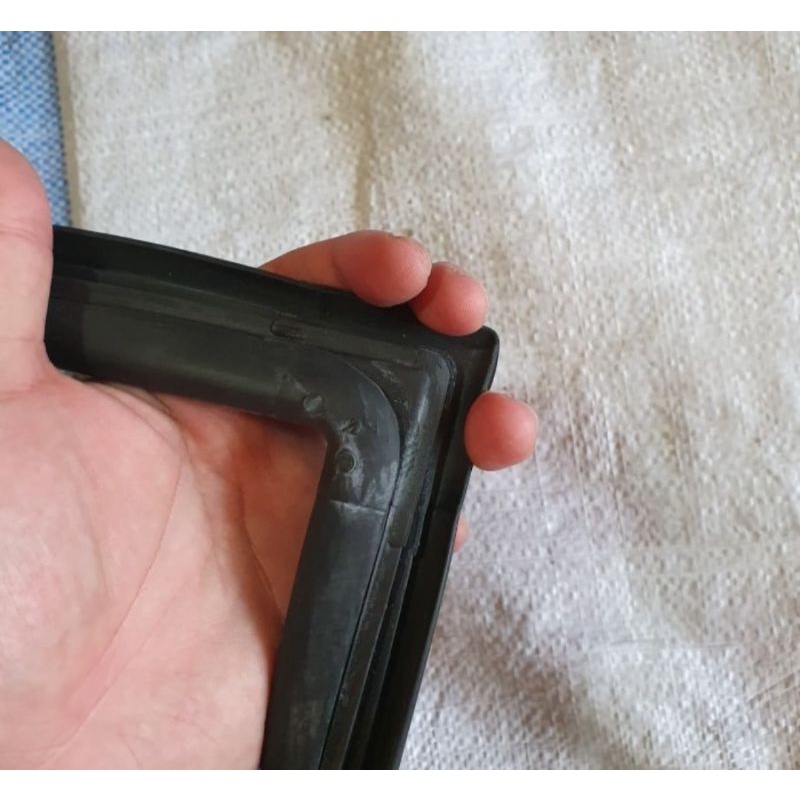 KARET KACA D SAMPING TOYOTA LANDCRUISER HARDTOP