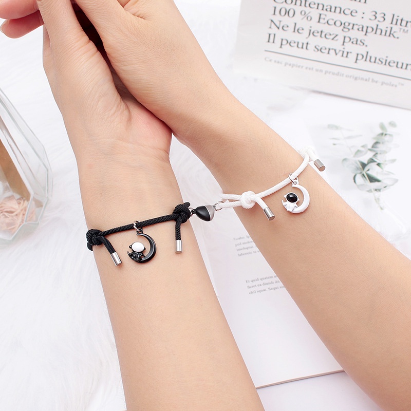 【COD】2 Pcs Gelang Couple Magnet Baru Astronot Bulan Hitam Dan Putih Cinta Untuk Pasangan