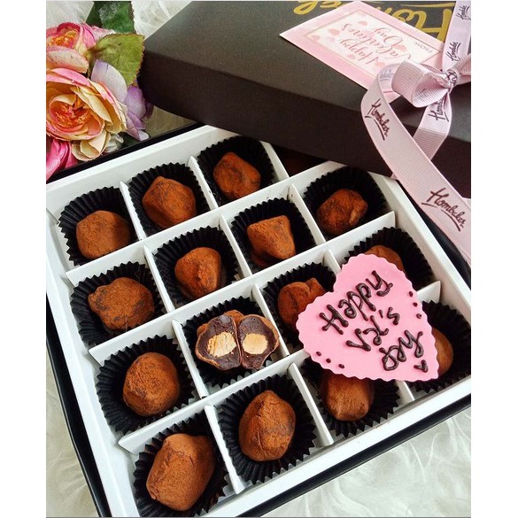 

AUTHENTIC HOMBAKER CHEWY ALMOND DARK CHOCO 16 PCS PACKAGE GIFT PARCEL HAMPERS CNY IMLEK SALE PROMO