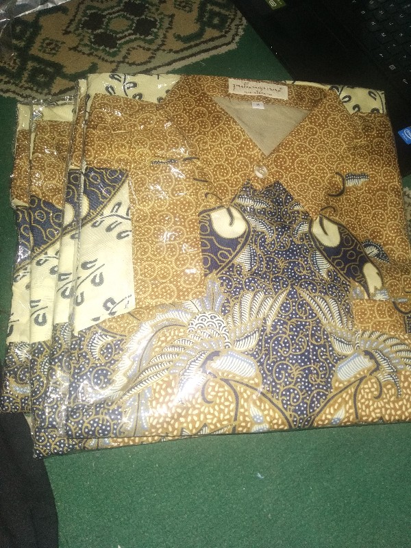 Baju Kemeja Batik Mangkubumi Semi Sutra Prada / High Quality Of Semi Sutra Batik.