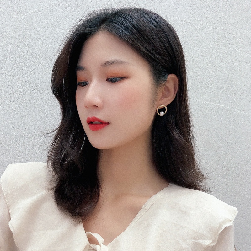 Anting Tusuk Gantung Bahan Metal Warna Gold Desain Geometri Hias Mutiara Gaya Simplesexy Untuk Wanita