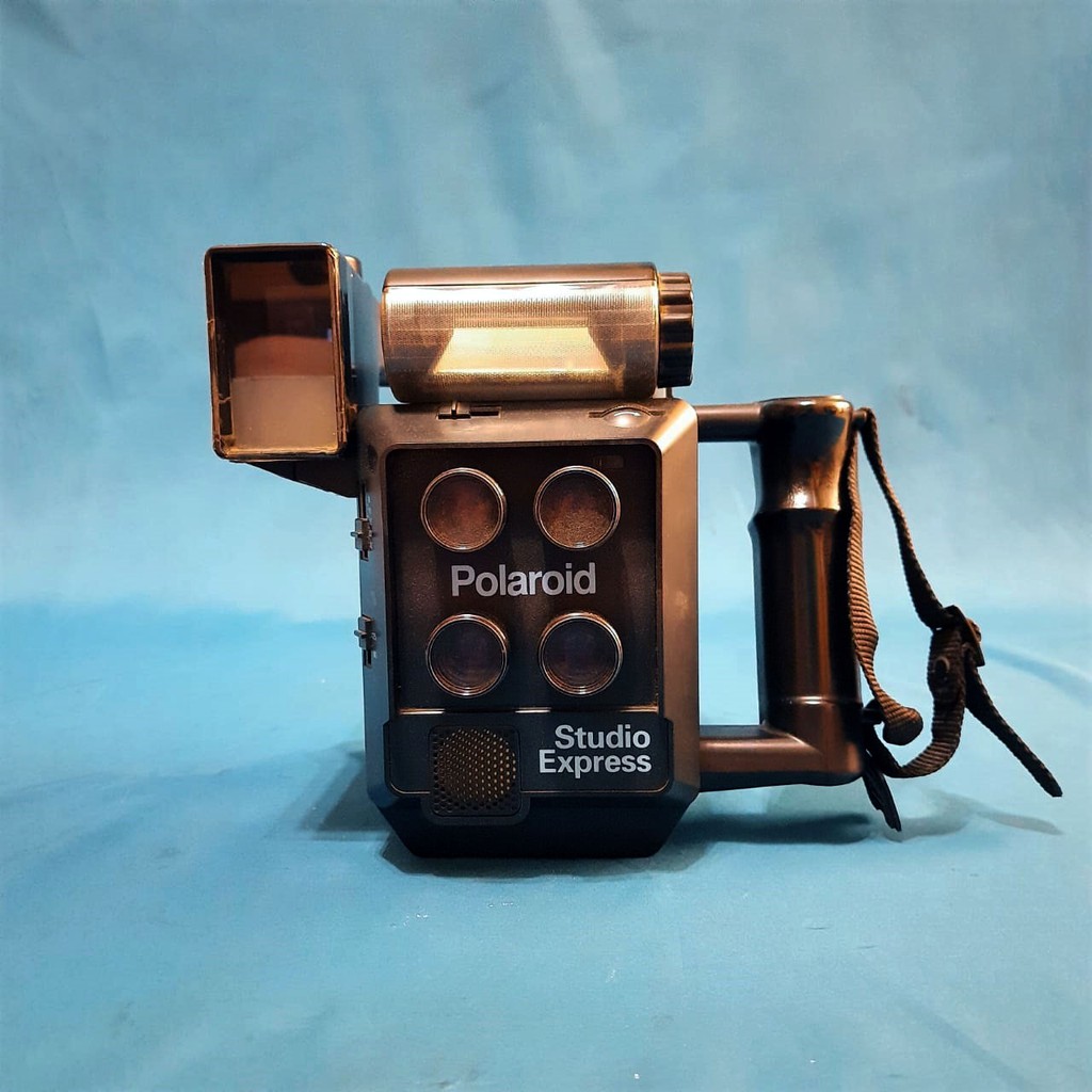 Barang Antik, Camera Polaroid