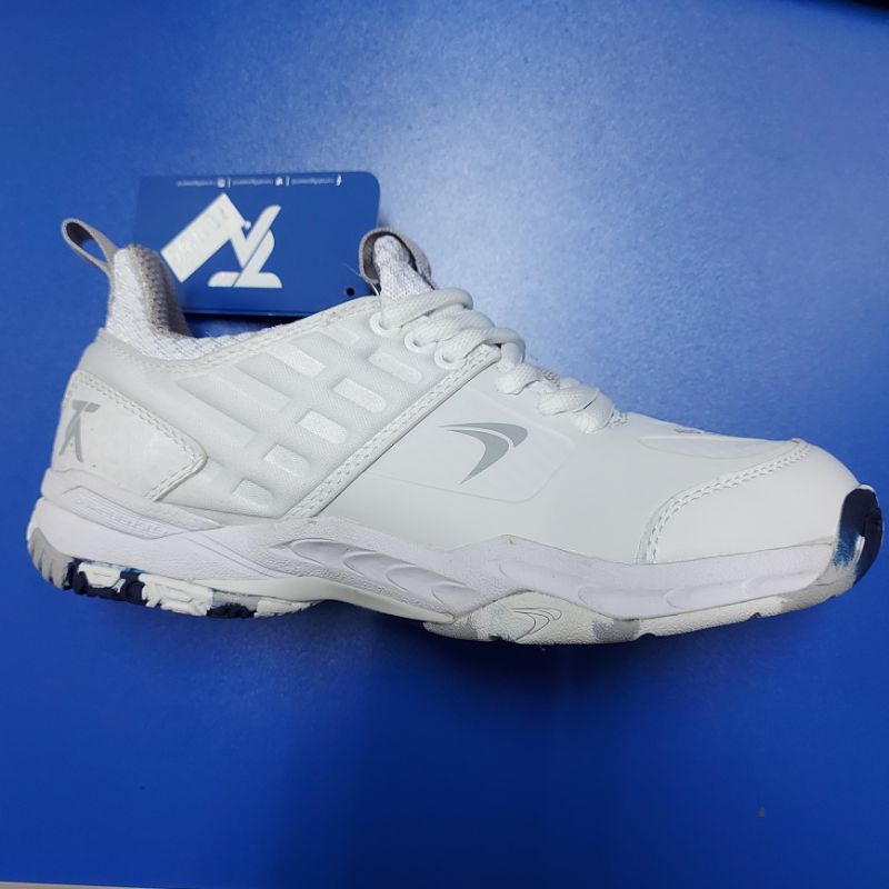 SEPATU BADMINTON FLYPOWER RIO GOLD V1 WHITE