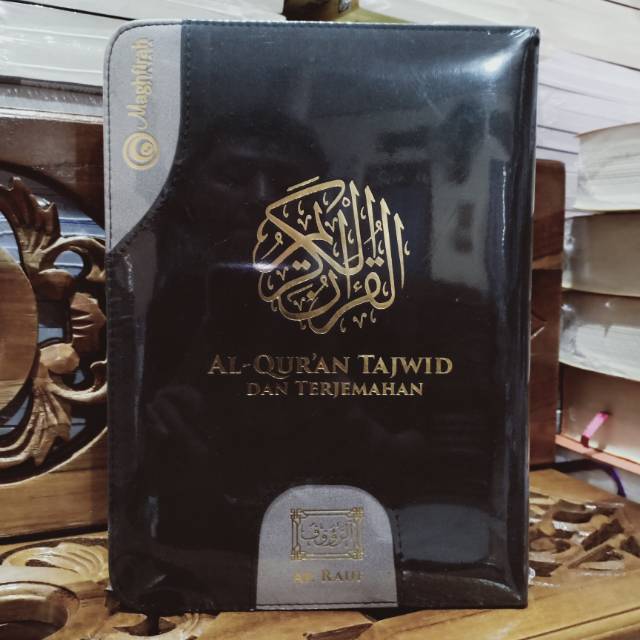 ALQURAN TAJWID DAN TERJEMAHAN AR - RAUF