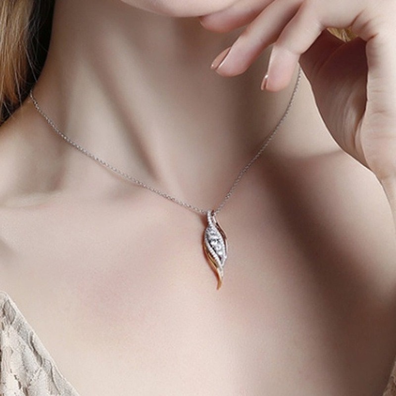 [Ready Stock]Fashion New Diamond Leaf Pendant Gold-Plated Necklace