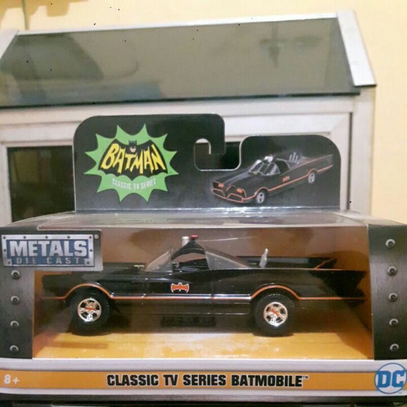 BATMOBILE CLASSIC TV SERIES 1:32