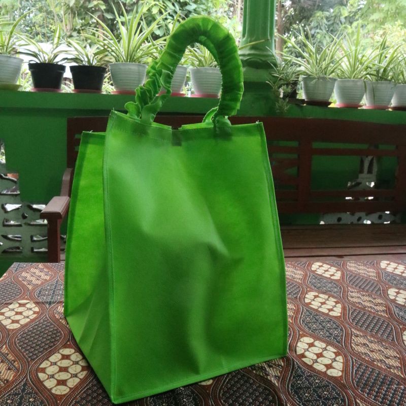 

Tas Spundbond Serbaguna Tali Kerut