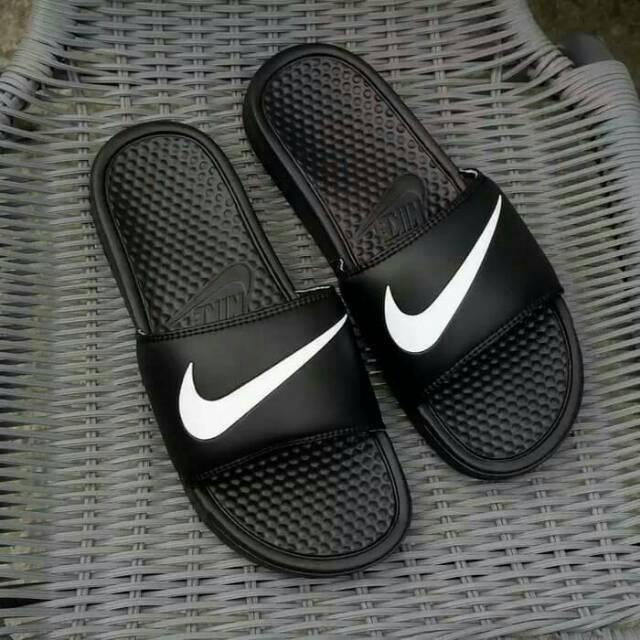 harga sandal nike benassi