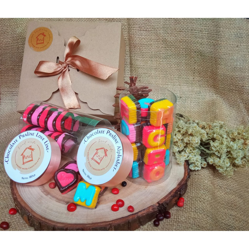 

Paket TB-2 Cokelat Praline Love Line & Alphabet / Custom Chocolate Mini Packaging