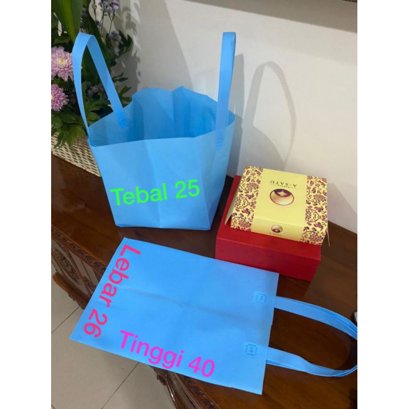 

Tas Kain Kotak UK 24cm*24cm - Tas kekinian - Tas Sembako - kotak press - Tas Hantaran
