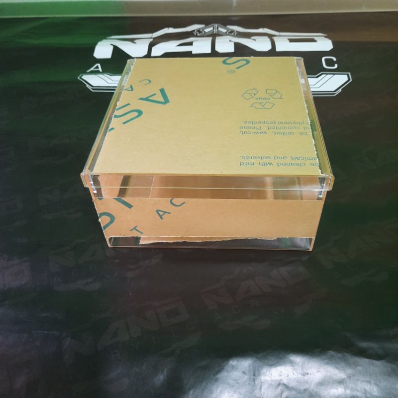 

Box Hampers Akrilik