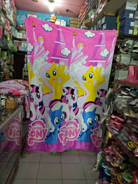 Selimut karakter 150x200