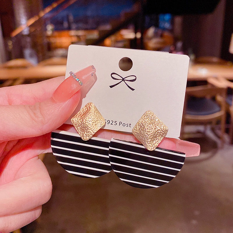 Anting S925 Silver Needle Bentuk Bulat Motif Garis Gaya Retro