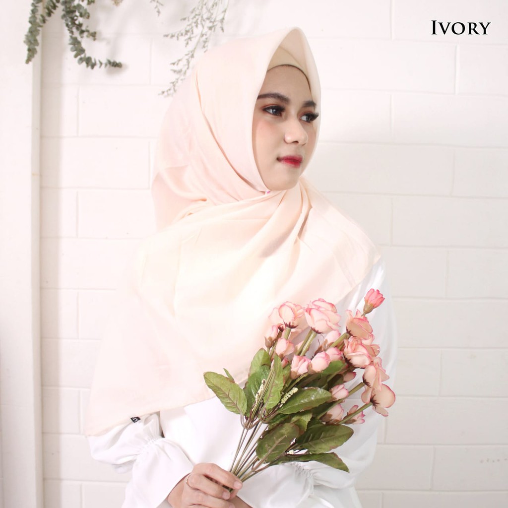 BELLA SQUARE KATUN PARIS HJ001 / HIJAB SEGI EMPAT / JILBAB SEGI EMPAT / KERUDUNG SEGI EMPAT POLOS