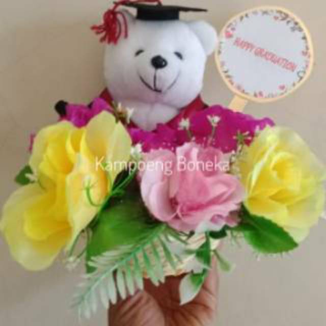 Boneka Wisuda Keranjang