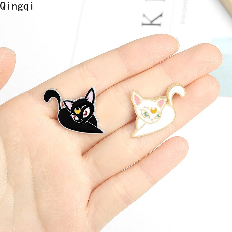 Luna Bros Pin Enamel Bentuk Kartun Kucing Bulan Sabit Untuk Aksesoris Taskerah Kemeja