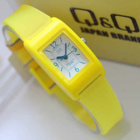 Jam Tangan wanita kotak kuning Q&Q VP33 QQ VP33j karet persegi girly
