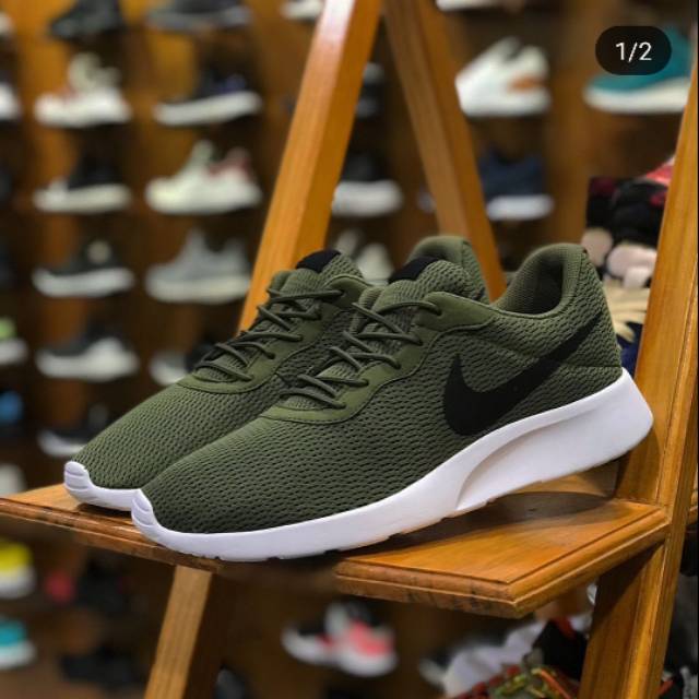 nike tanjun army green